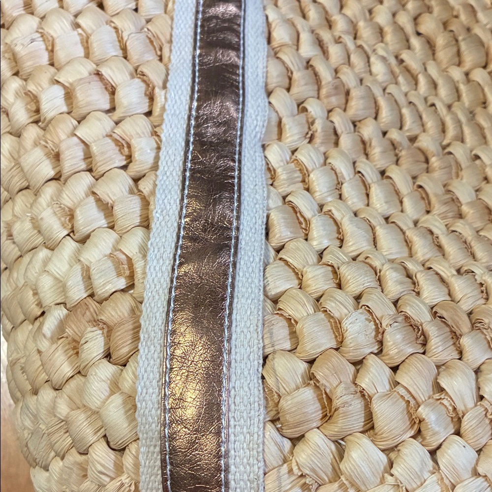 Elegant Lancôme Tan Woven Tote Bag 20 long 11 high. No inside zipper - Picture 4 of 7